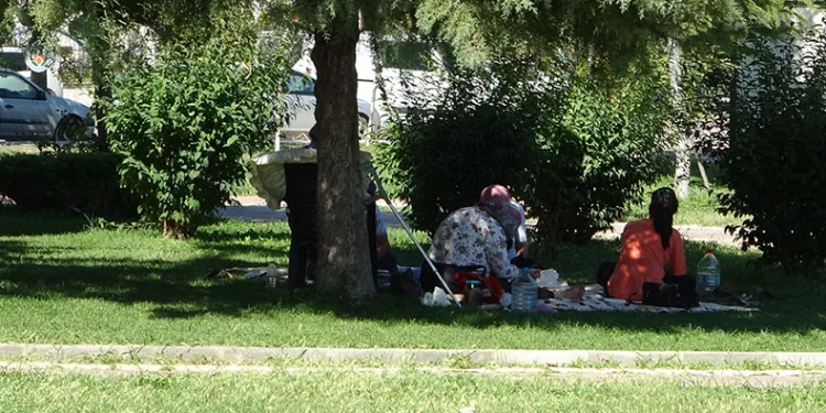 Depreme uykuda yakalanan Malatyalılar parklara akın etti
