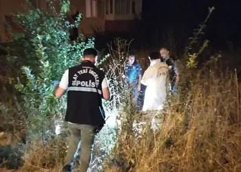 Husumetlisini çağırıp çatıdan ateş açtı