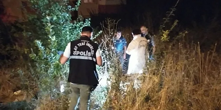 Husumetlisini çağırıp çatıdan ateş açtı