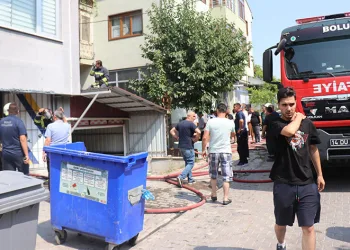 Temizlik malzemelerinin bulunduğu depo küle döndü