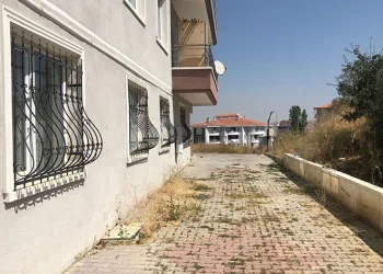Pencereden düşen çocuğu hayatını kaybetti