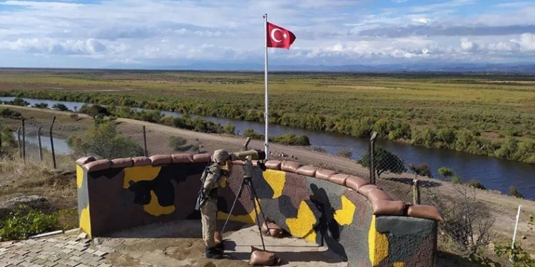 Türkiye’ye girmeye çalışan 2 terörist yakalandı