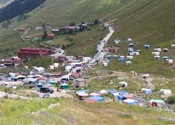 Demirkapı Yaylası’nda çadır kirliliği