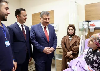 Bakan Koca Ahlat Devlet Hastanesi’nde