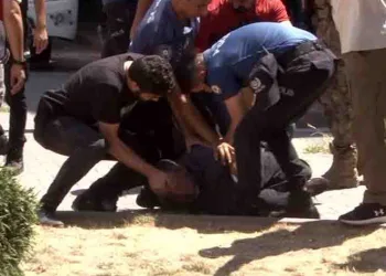 Büyükçekmece Adliyesi önünde hareketli anlar