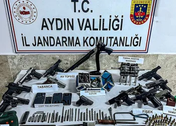 Evi silah imalathanesine çevirmiş
