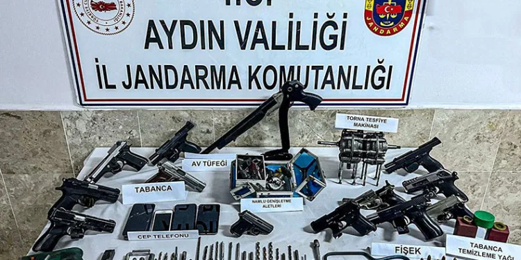 Evi silah imalathanesine çevirmiş