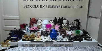 Beyoğlu’nda dolar saçanlar yakalandı