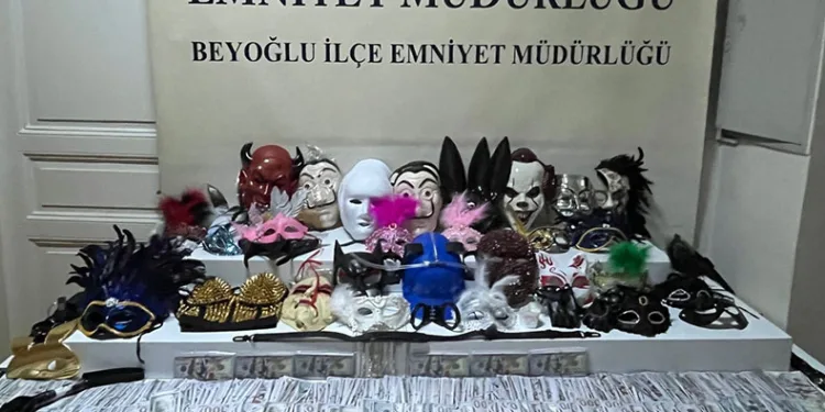 Beyoğlu’nda dolar saçanlar yakalandı
