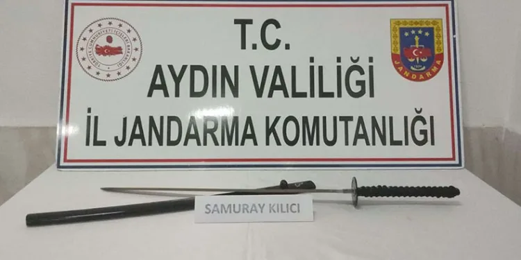 Üzerinde samuray kılıcı ele geçirildi