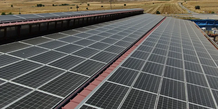 Tükettiği enerjiden fazlasını üretti
