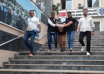 Tartıştığı kadını 4’üncü kattan itti
