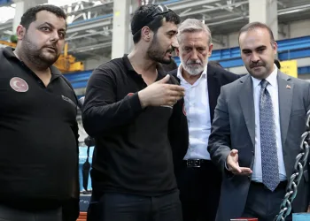 Bakan Kacır, AK Parti Bursa İl Başkanlığında konuştu