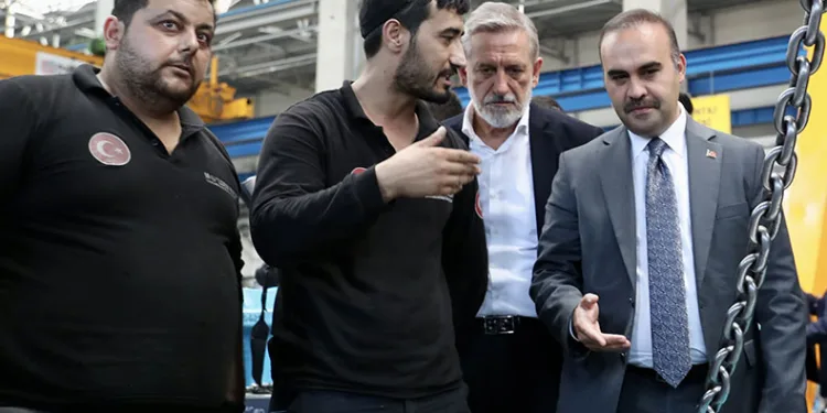 Bakan Kacır, AK Parti Bursa İl Başkanlığında konuştu