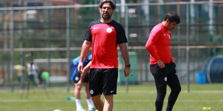 Çaykur Rizespor Teknik Direktörü İlhan Palut: “Hiçbir endişem yok”