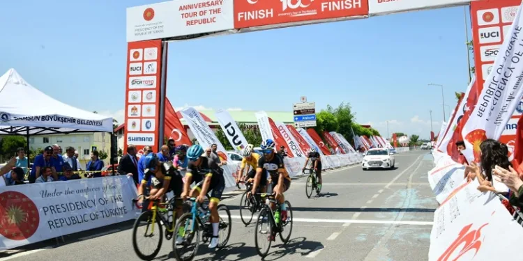 100. Yıl Cumhuriyet Bisiklet Turu’nun Havza-Samsun etabı tamamlandı