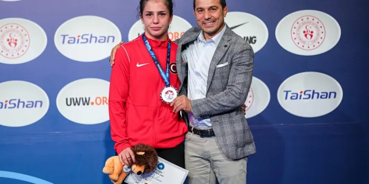 Duygu Gen’den gümüş madalya