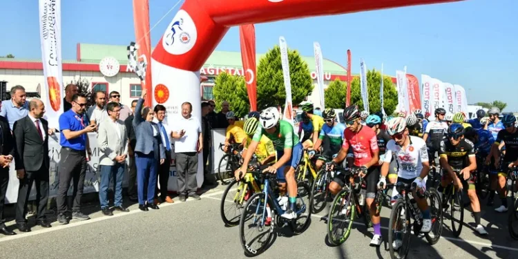 100. Yıl Cumhuriyet Bisiklet Turu’nda Samsun-Çorum etabının startı verildi