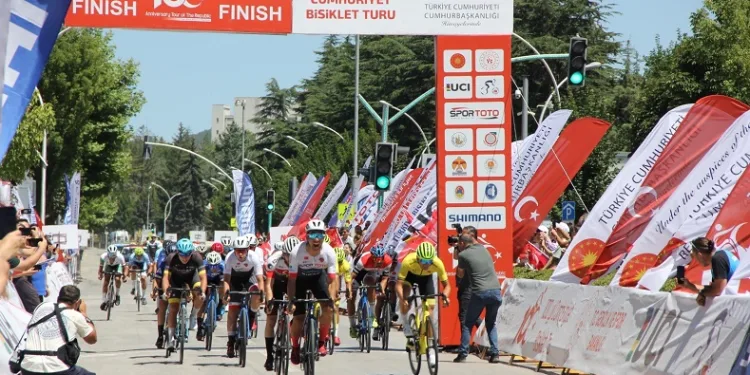 100. Yıl Cumhuriyet Bisiklet Turu’nda Çorum-Samsun etabı tamamlandı