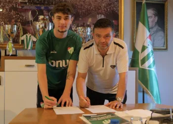 Bursaspor, Melih Sağlam’la profesyonel sözleşme imzaladı