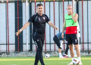 Samsunspor Teknik Direktörü Hüseyin Eroğlu: “4-5 oyuncuyu kadromuza katmak istiyoruz”
