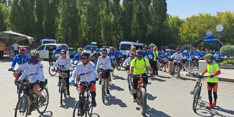 Van Gölü için 7 gün pedal çevirecekler