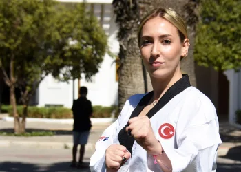 Çin’de kırık elle bronz madalya aldı