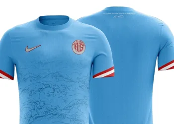Fraport TAV Antalyaspor’un mavi forması çevre ve deniz kirliliğine dikkat çekiyor