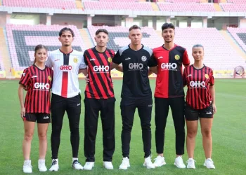 Eskişehirspor’un yeni sezon formalarına ilk 24 saatte yoğun talep
