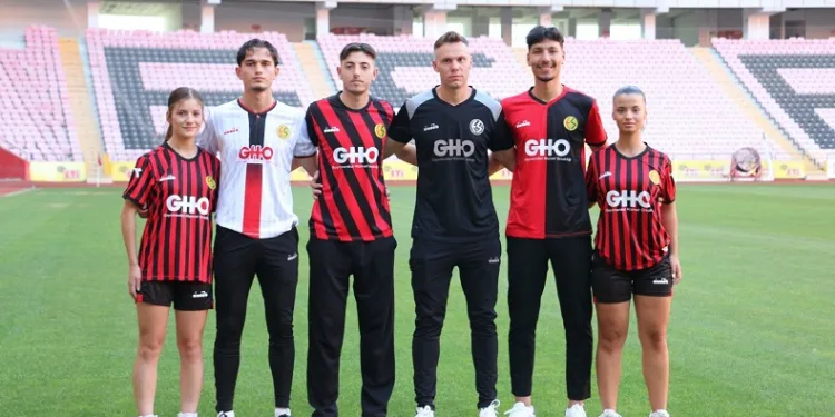 Eskişehirspor’un yeni sezon formalarına ilk 24 saatte yoğun talep