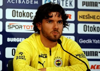Fenerbahçeli futbolcu Ferdi Kadıoğlu: “Savaşımızı her noktada sürdüreceğiz”