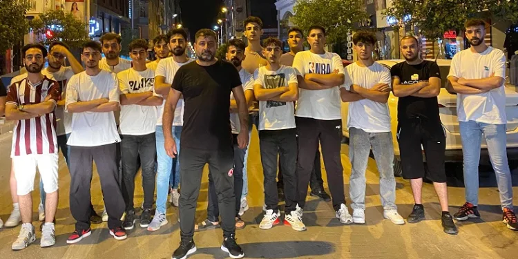 Elazığspor taraftarı şampiyonluğa inanıyor