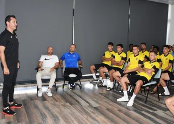 Manisa FK futbolcularına değişen kurallarla ilgili eğitim verildi
