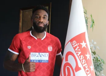 Aaron Appindangoye 1 yıl daha Sivasspor’da