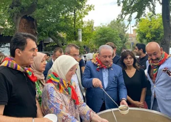 TBMM Eski Başkanı Mustafa Şentop yörüklere aşure dağıttı!