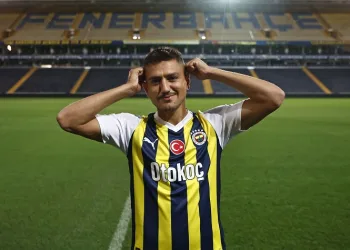 Fenerbahçe, Cengiz Ünder ile 4 yıllık sözleşme imzaladı