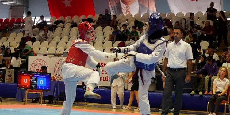 Anadolu Yıldızlar Ligi Tekvando Yarı Finalleri müsabakaları sona erdi
