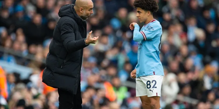 Manchester City, Rico Lewis’in sözleşmesini 2028 yılına kadar uzattı