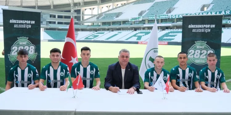 Giresunspor’dan imza şov
