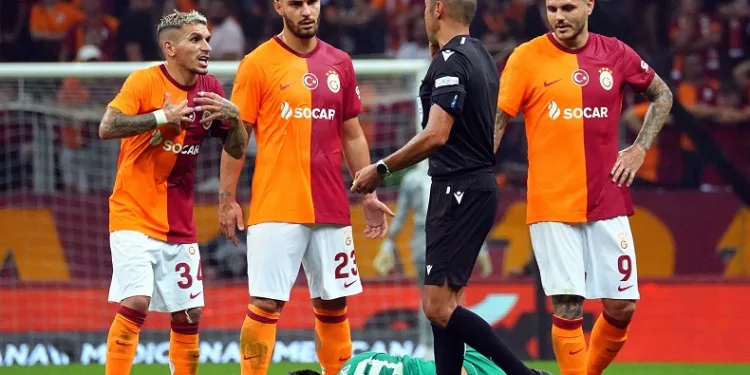 Lucas Torreira kırmızı kart gördü