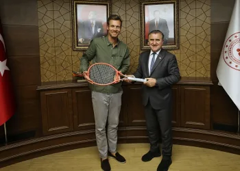 Bakan Osman Aşkın Bak, ünlü tenisçi Tomas Berdych ile görüştü