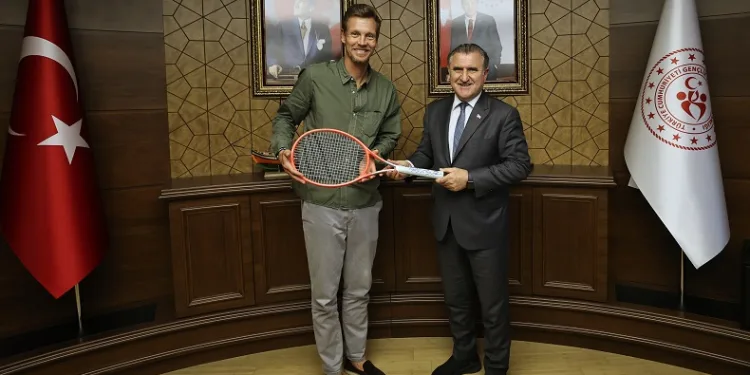 Bakan Osman Aşkın Bak, ünlü tenisçi Tomas Berdych ile görüştü