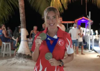 Şahika Ercümen’den iki altın madalya