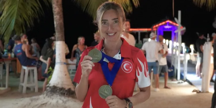 Şahika Ercümen’den iki altın madalya