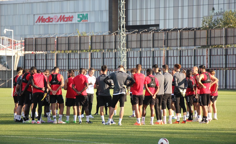 Samsunspor Teknik Direktörü Hüseyin Eroğlu: “3 büyük takım gittiği her deplasmanda favoridir”