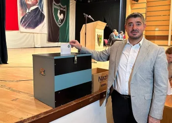 Denizlispor’da Başkan Mehmet Uz güven tazeledi