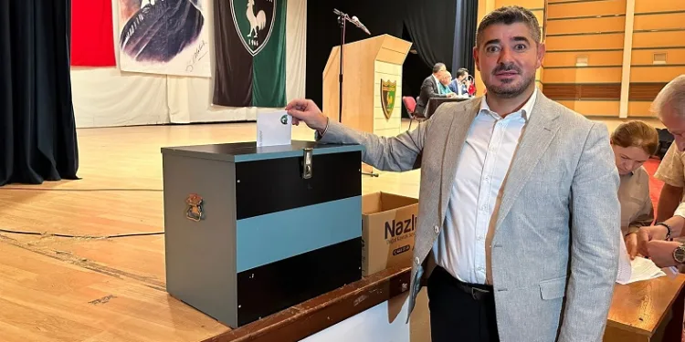Denizlispor’da Başkan Mehmet Uz güven tazeledi