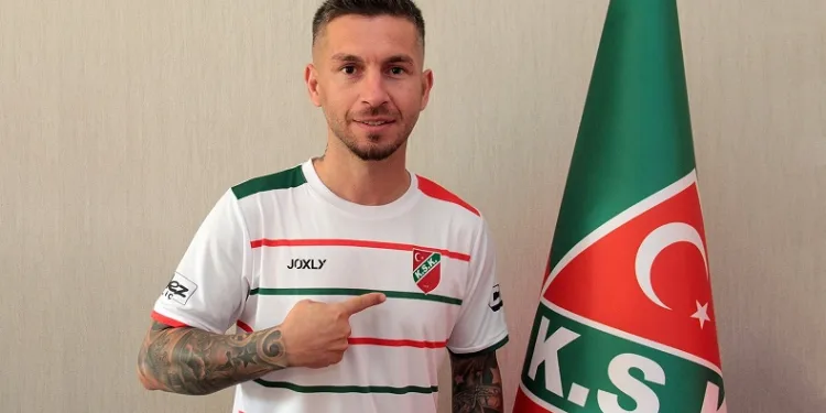 Adem Büyük, resmen Karşıyaka’da