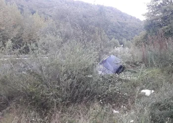 Bursa’da şarampole uçan otomobilde 2 kişi yaralandı