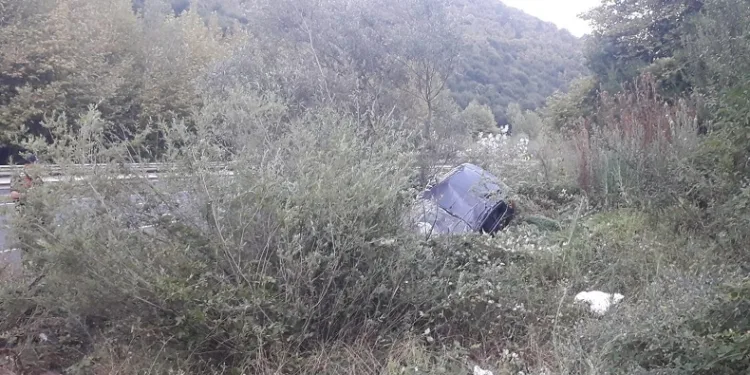 Bursa’da şarampole uçan otomobilde 2 kişi yaralandı